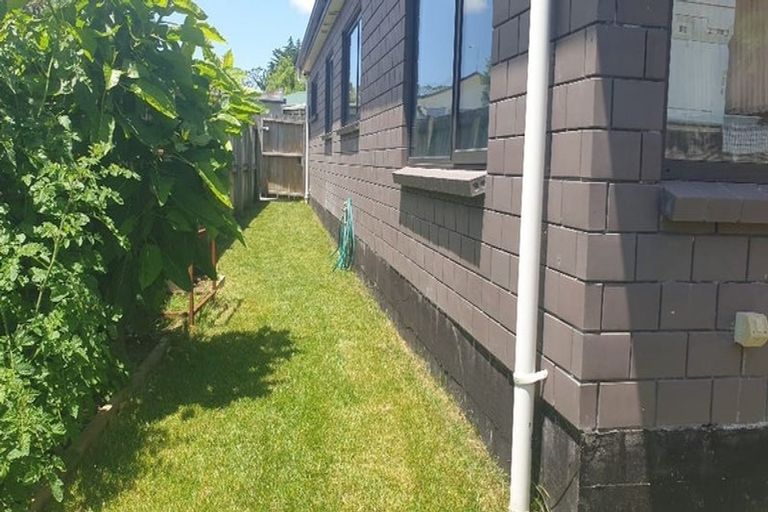 Photo of property in 18b Riverpark Crescent, Henderson, Auckland, 0610