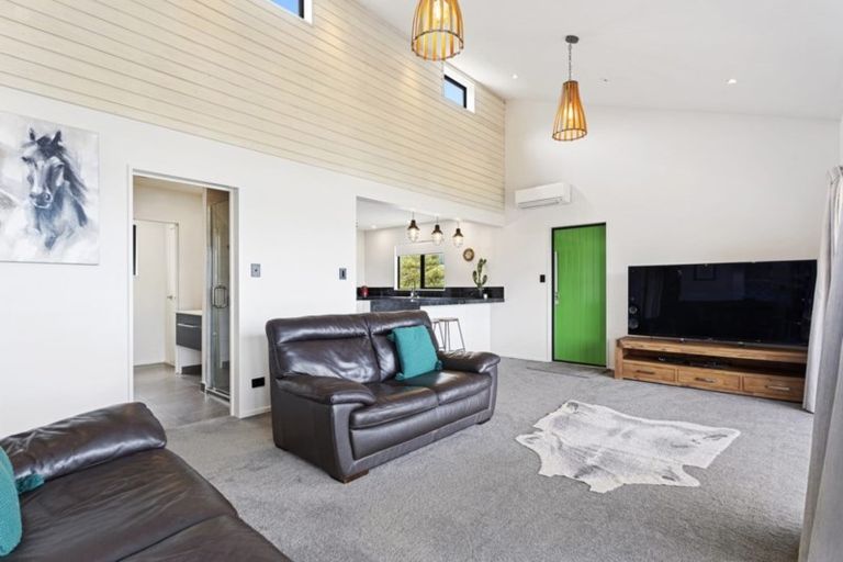 Photo of property in 17 Bridle Path, Lyttelton, 8082