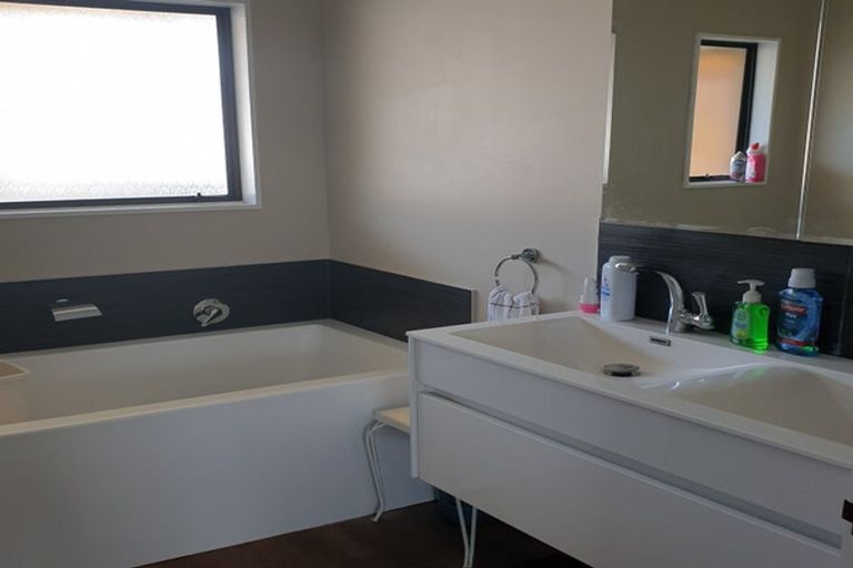 Photo of property in 40 Edgewater Parade, Waiuku, 2123