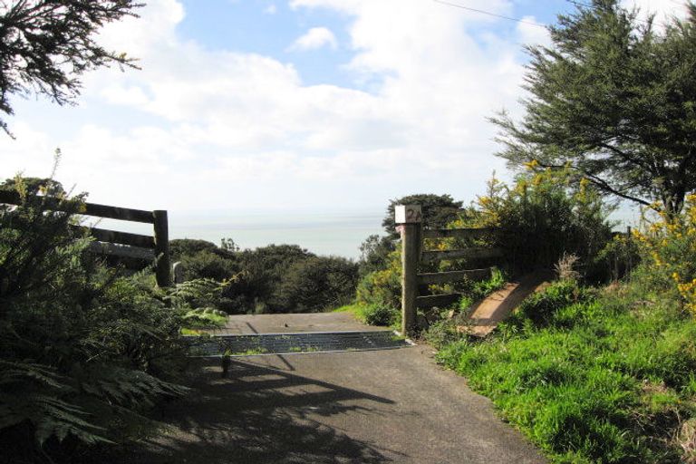 Photo of property in 2 Shirley Road, Parau, Auckland, 0604