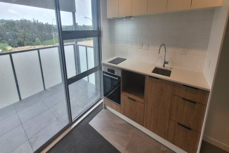 Photo of property in 302/26 Shortfin Place, Flat Bush, Auckland, 2019
