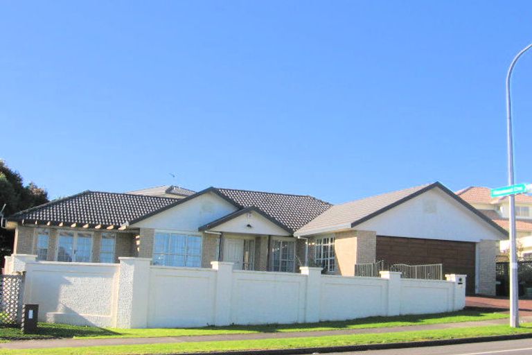 Photo of property in 40 Goodwood Drive, Goodwood Heights, Auckland, 2105