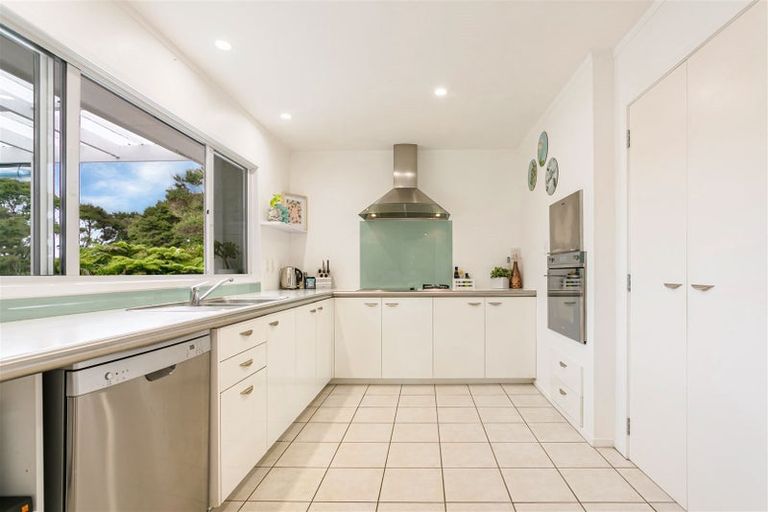 Photo of property in 1040 Scenic Drive North, Swanson, Auckland, 0816