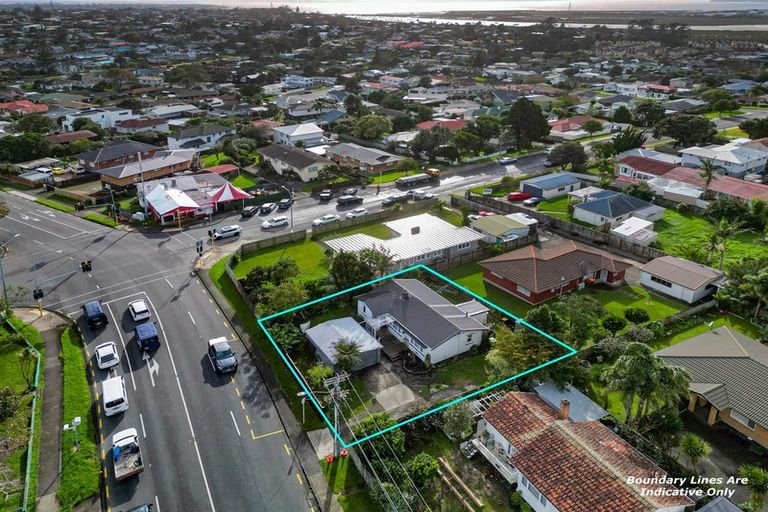 Photo of property in 117 Te Atatu Road, Te Atatu South, Auckland, 0610