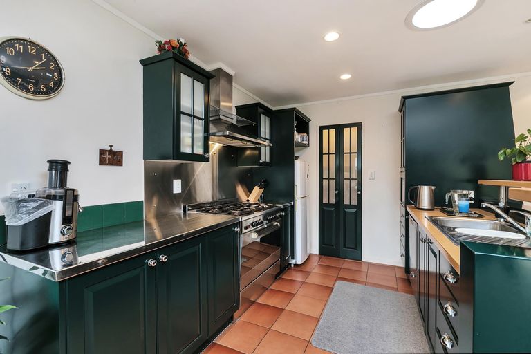 Photo of property in 49 Harmel Road, Glendene, Auckland, 0602