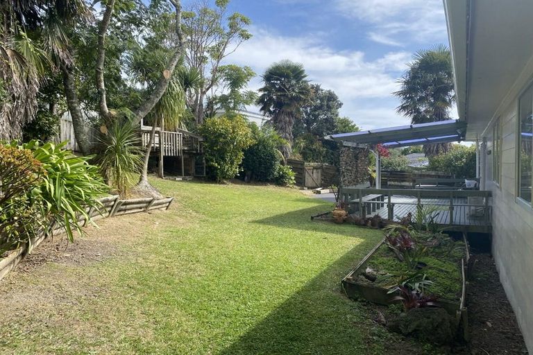 Photo of property in 15 Finchley Road, Torbay, Auckland, 0632