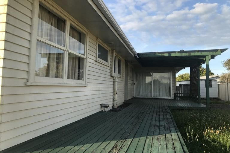 Photo of property in 2/133 Edgewater Drive, Pakuranga, Auckland, 2010