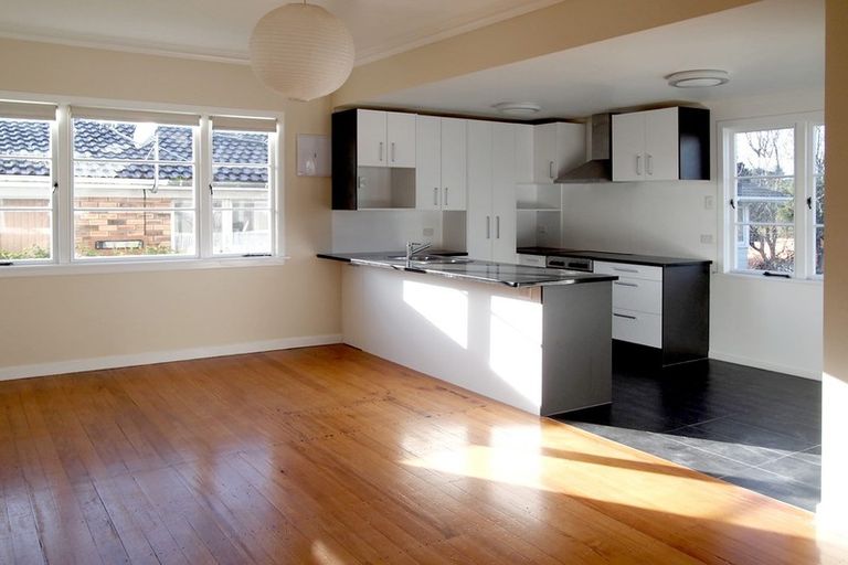 Photo of property in 1060 Great North Road, Point Chevalier, Auckland, 1022