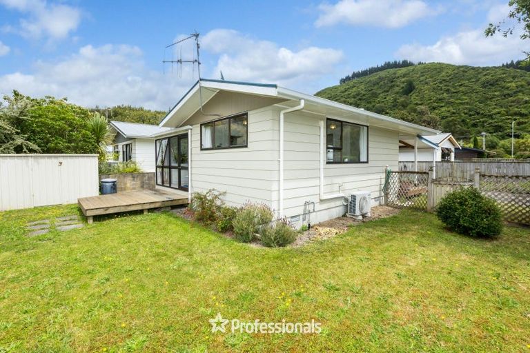 Photo of property in 2/6 Gemstone Drive, Birchville, Upper Hutt, 5018