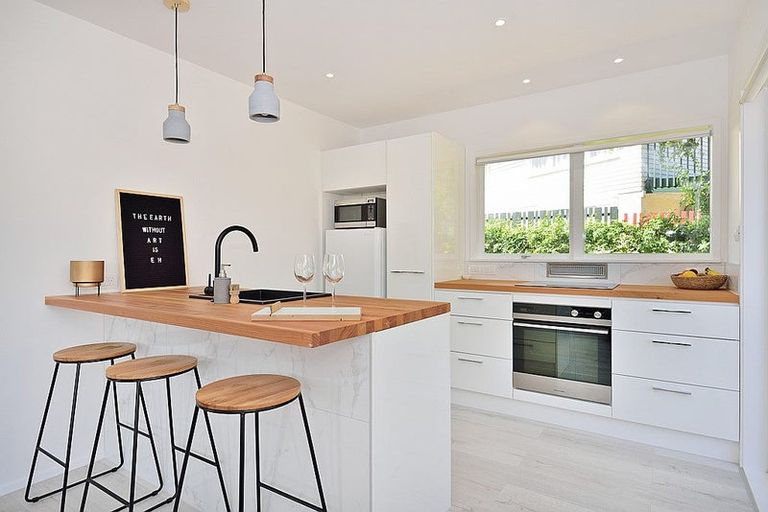 Photo of property in 2/40a Blakeborough Drive, Forrest Hill, Auckland, 0620