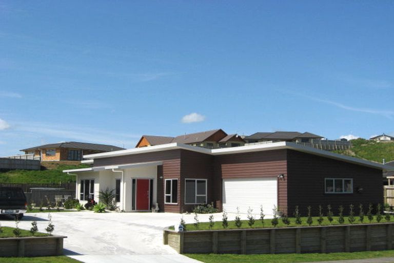 Photo of property in 18 Maple Crescent, Whalers Gate, New Plymouth, 4310