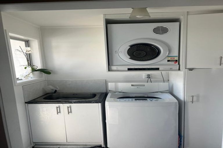 Photo of property in 7 Kelman Road, Kelston, Auckland, 0602