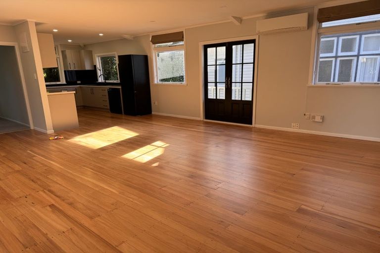 Photo of property in 26 Ngaio Road, Kelburn, Wellington, 6012