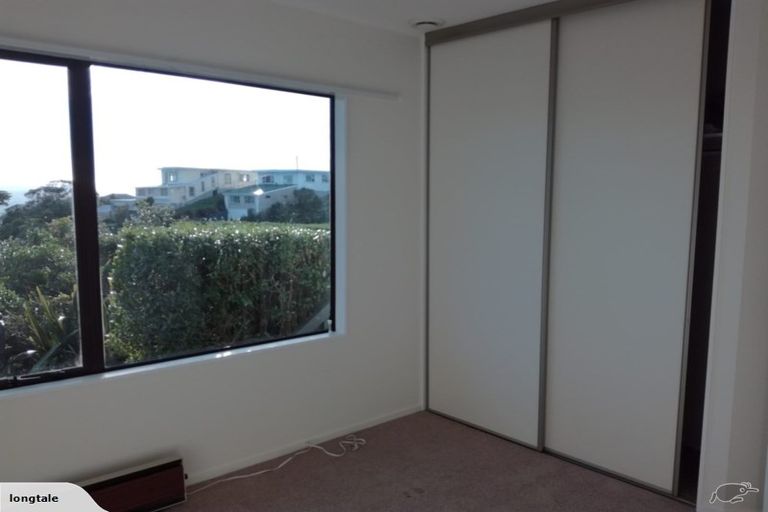 Photo of property in 6 Ashton Fitchett Drive, Brooklyn, Wellington, 6021