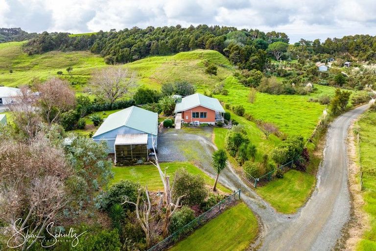 Photo of property in 7 Te Opi Road East, Whakapirau, Maungaturoto, 0583