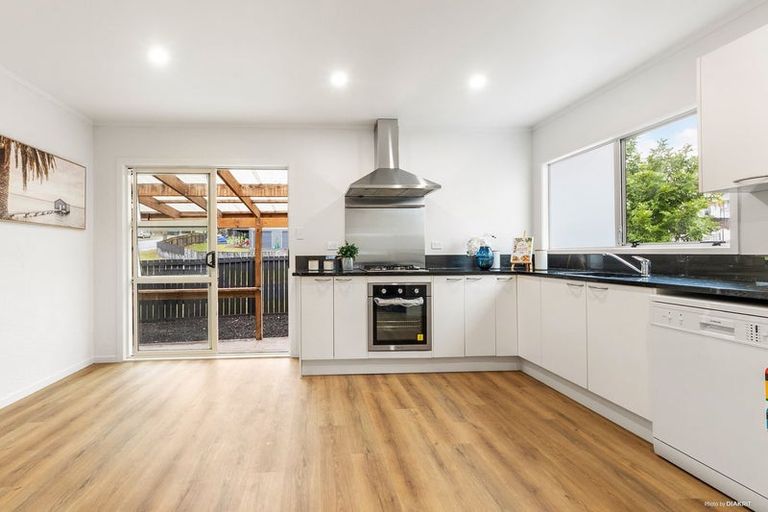 Photo of property in 1 Pahi Place, West Harbour, Auckland, 0618