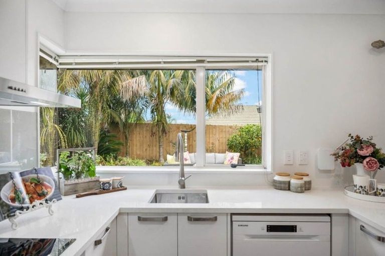 Photo of property in 2/12 Nakhle Place, Manurewa, Auckland, 2105