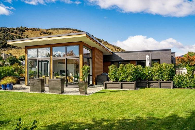 Photo of property in 73 Rob Roy Lane, Wanaka, 9305