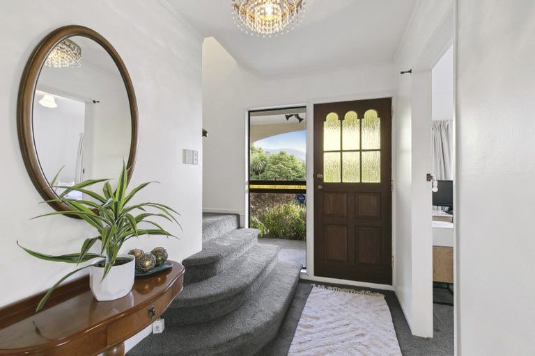 Photo of property in 1 Brasenose Place, Tawa, Wellington, 5028