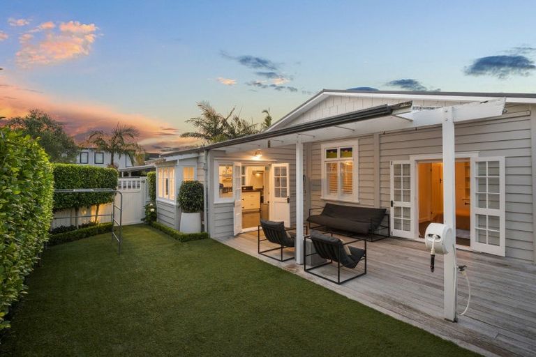 Photo of property in 63 Aramoana Avenue, Devonport, Auckland, 0624