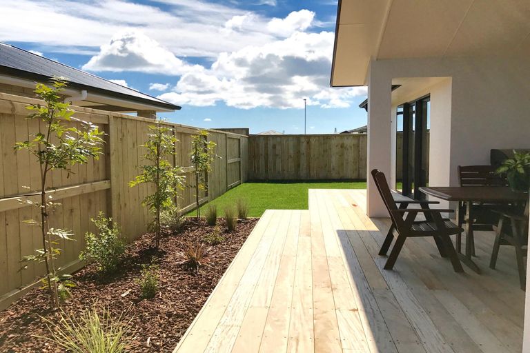 Photo of property in 122 Puhirake Crescent, Pyes Pa, Tauranga, 3112