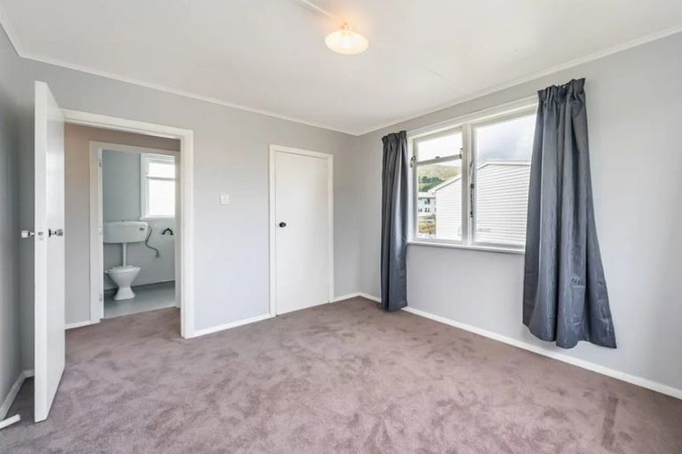 Photo of property in 40 Bell Street, Tawa, Wellington, 5028
