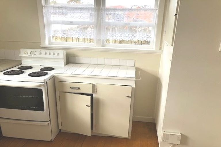 Photo of property in 16 Pomaria Road, Henderson, Auckland, 0610