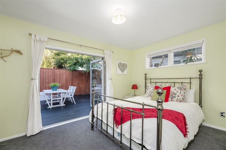 Photo of property in 96 Millbrook Road, Sunnyvale, Auckland, 0612