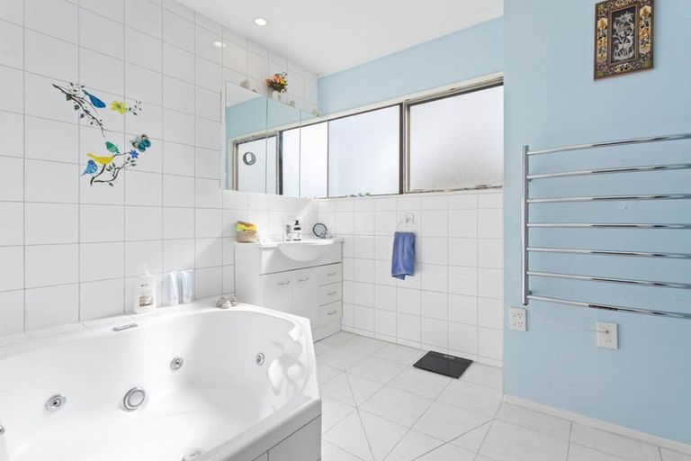 Photo of property in 21 Flaunty Place, West Harbour, Auckland, 0618