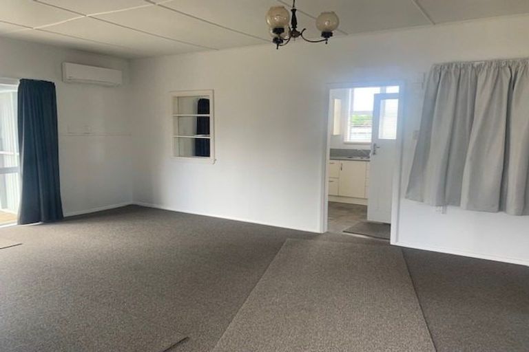 Photo of property in 27 Roore Street, Foxton Beach, Foxton, 4815