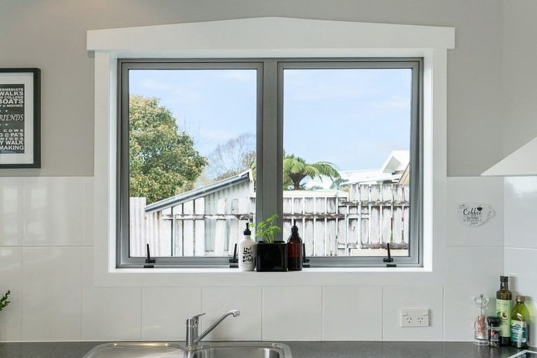 Photo of property in 7 Burns Street, Westown, New Plymouth, 4310