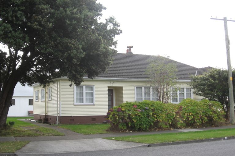 Photo of property in 64 Oxford Terrace, Epuni, Lower Hutt, 5011