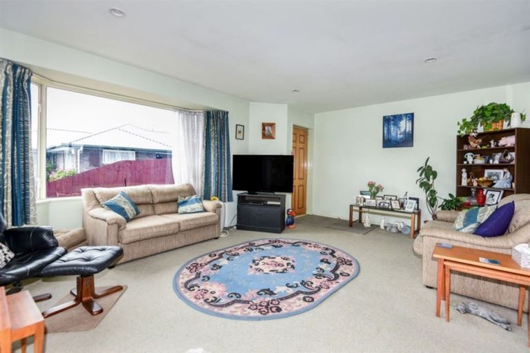 Photo of property in 1/198a Wainoni Road, Avondale, Christchurch, 8061