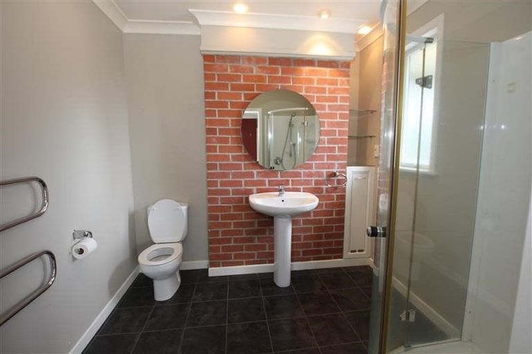 Photo of property in 24 Glenfern Road, Mellons Bay, Auckland, 2014