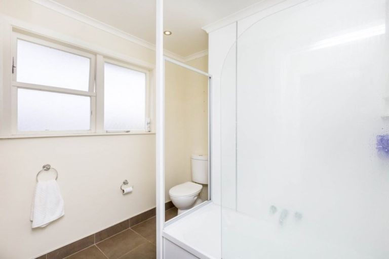 Photo of property in 1/29 Hillside Drive, Maoribank, Upper Hutt, 5018