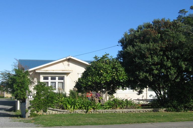 Photo of property in 9 Toi Street, Otaki Beach, Otaki, 5512