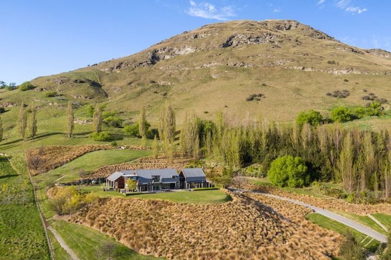 Photo of property in 16 Beechwood Lane, Lower Shotover, Queenstown, 9371