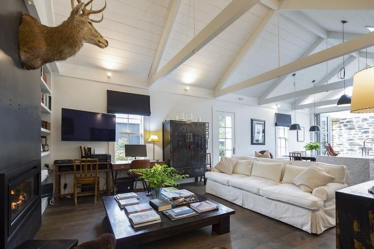 Photo of property in 32 Flynn Lane, Arrowtown, 9302