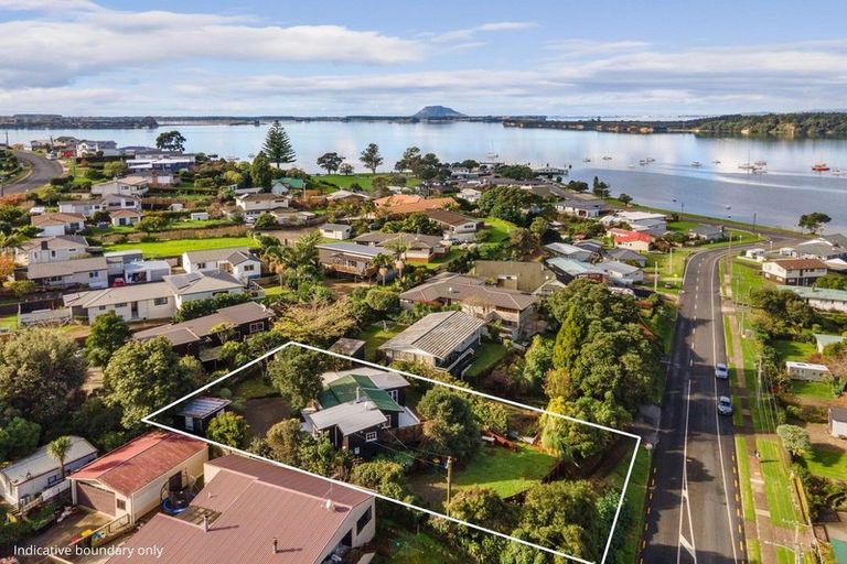 Photo of property in 18 Omokoroa Road, Omokoroa, 3114