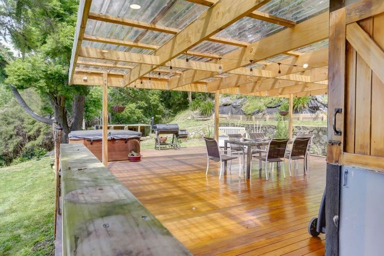 Photo of property in 235 No 2 Line, Okoia, Whanganui, 4572