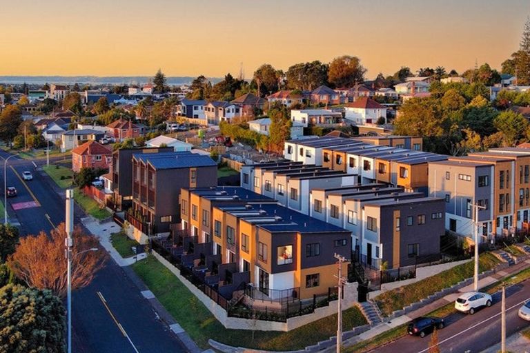 Photo of property in 42 Captain Scott Road, Glen Eden, Auckland, 0602