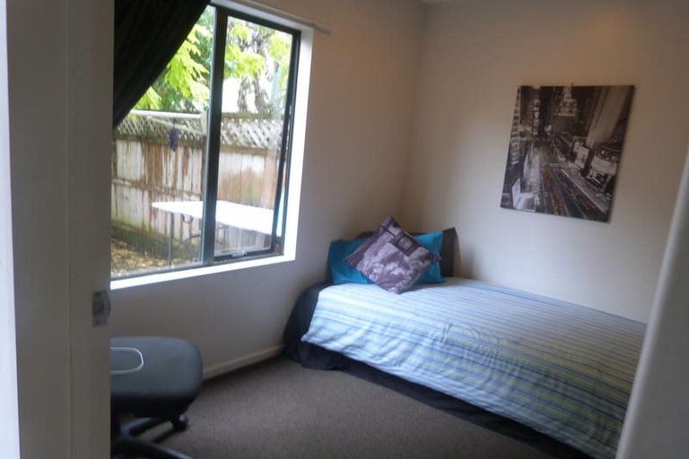 Photo of property in Lynn Park Terrace, 15/12 Ambrico Place, New Lynn, Auckland, 0600