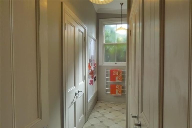 Photo of property in 35 Belt Road, Moturoa, New Plymouth, 4310