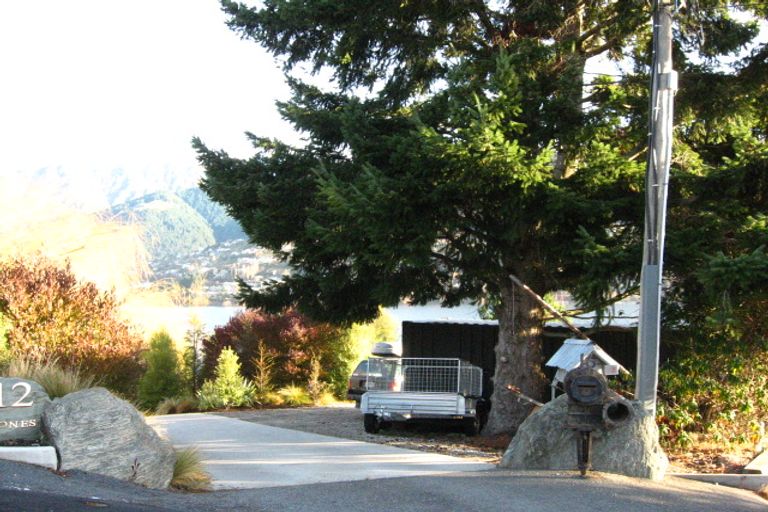 Photo of property in 17 Lewis Road, Kelvin Heights, Queenstown, 9300