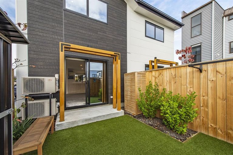 Photo of property in 2/241 Lincoln Road, Addington, Christchurch, 8024