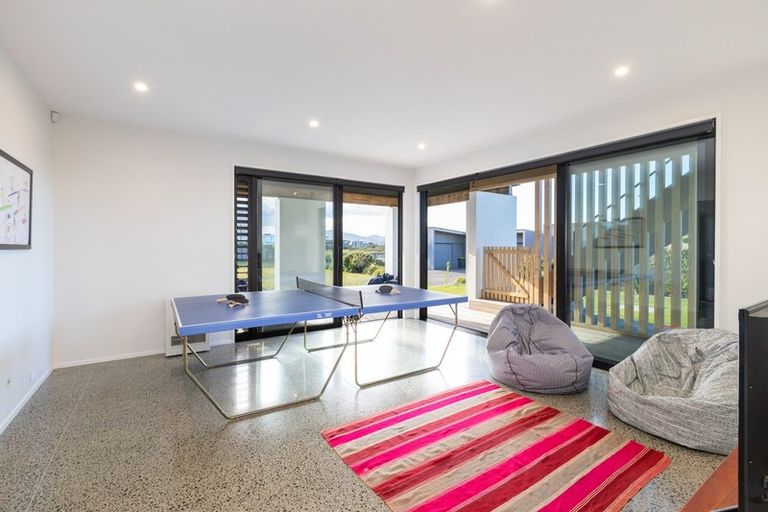 Photo of property in 27 Taumata Road, Omaha, 0986