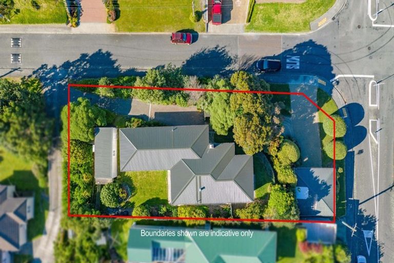 Photo of property in 115 Seaview Road, Paraparaumu Beach, Paraparaumu, 5032