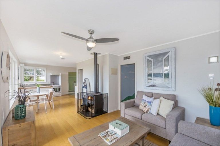 Photo of property in 45 Wade River Road, Stanmore Bay, Whangaparaoa, 0932