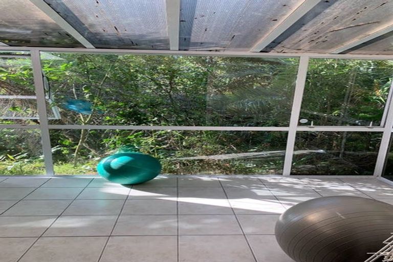 Photo of property in 27 Mahara Avenue, Birkenhead, Auckland, 0626