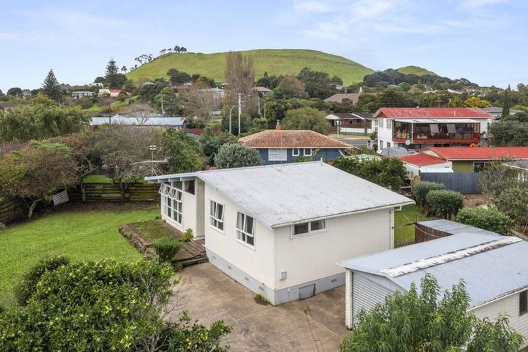 Photo of property in 6 Dalry Place, Mangere Bridge, Auckland, 2022
